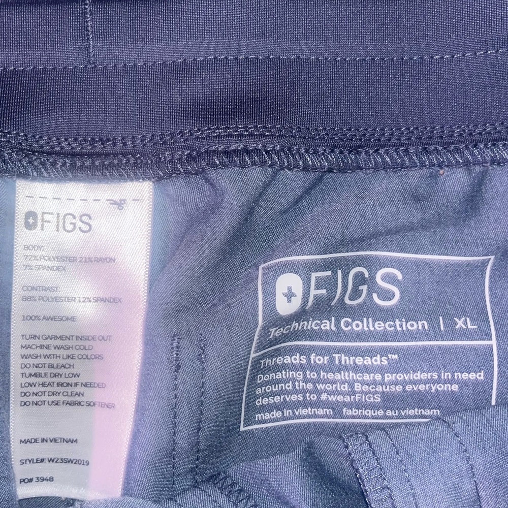 Figs women’s scrubs - Picture 3 of 3